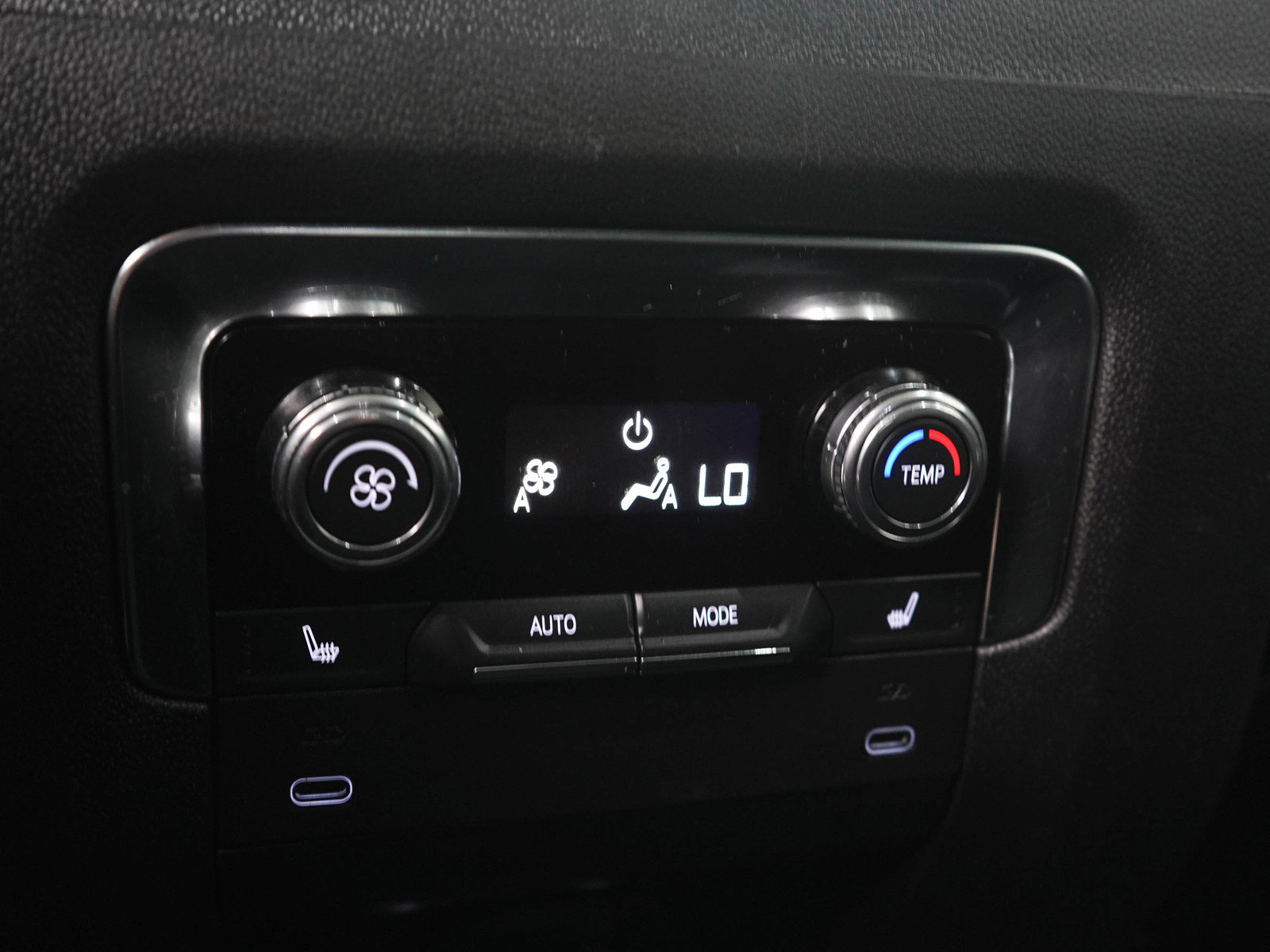 Used 2025 GMC Yukon Denali w/ Sun & Power Step Package AWD/4WD image 17