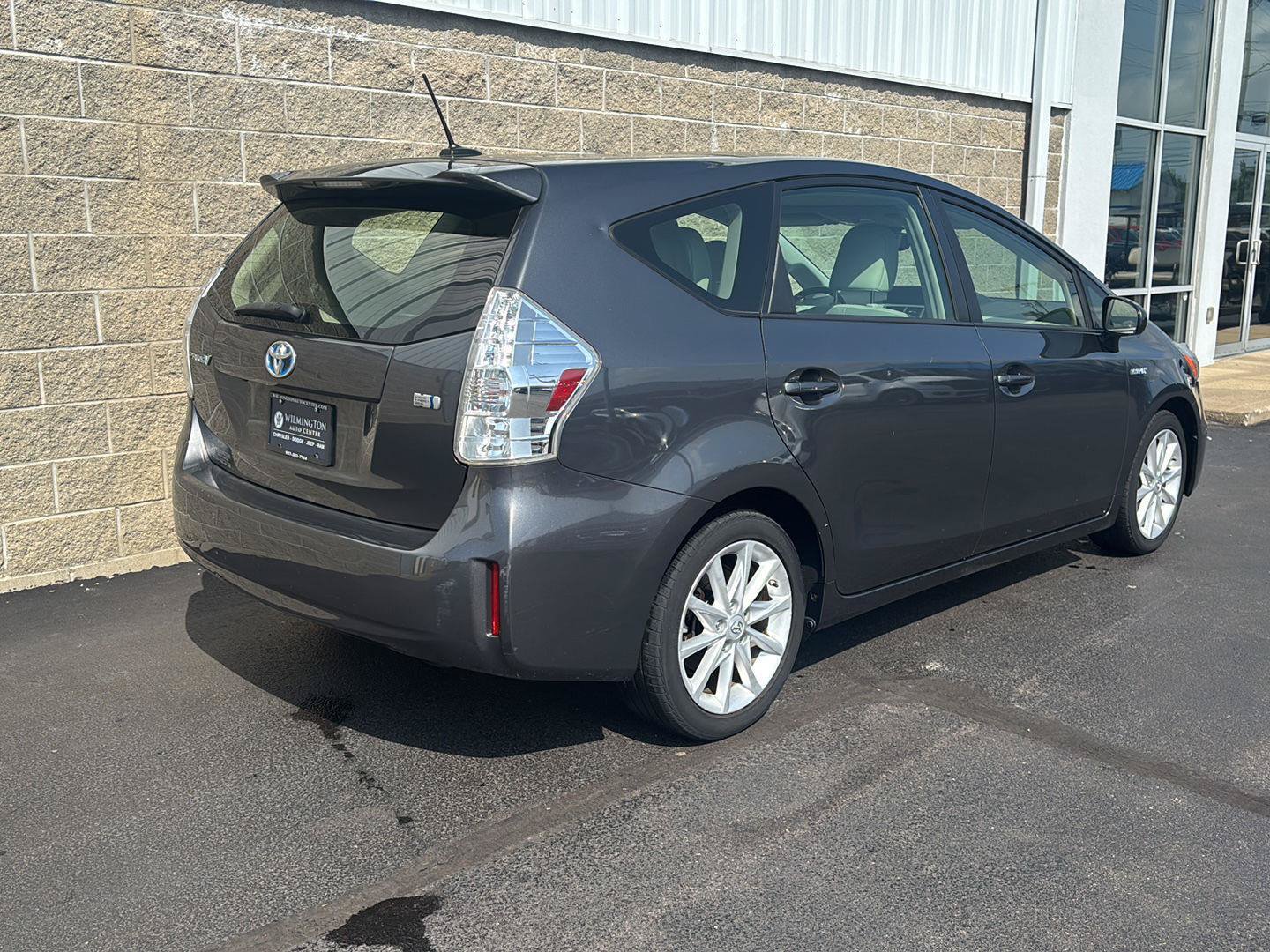 Used 2014 Toyota Prius V Five FWD image 3