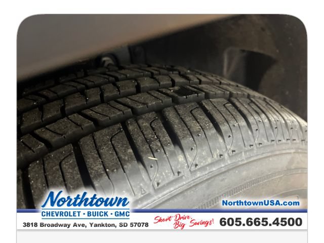 Used 2022 Chevrolet Trax LT w/ LT Convenience Package AWD/4WD image 32