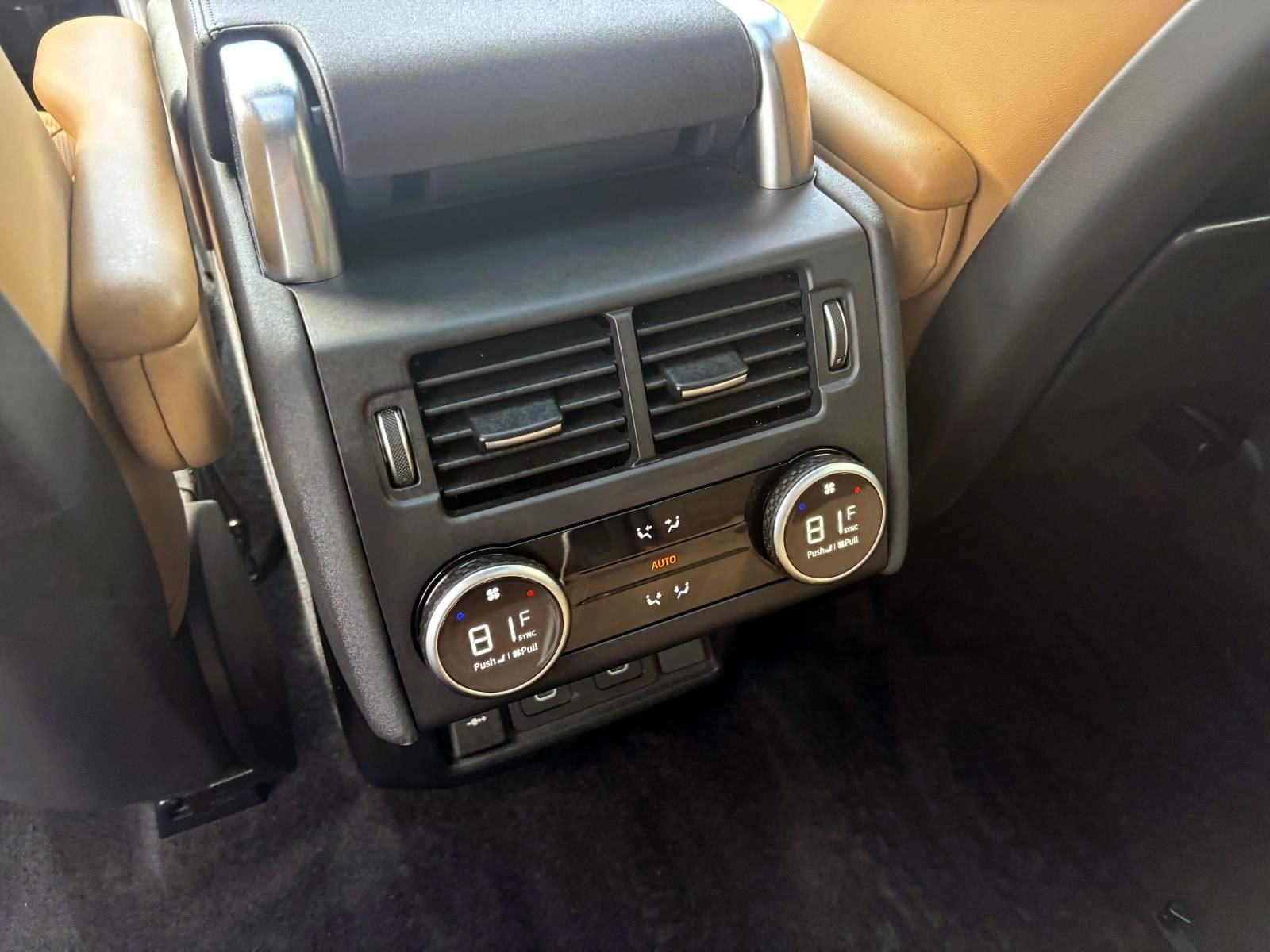 Used 2025 Land Rover Discovery Dynamic SE AWD/4WD image 26