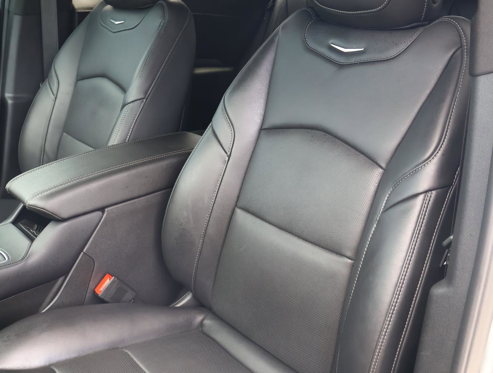 Used 2025 Cadillac XT4 Premium Luxury w/ Technology Package FWD image 19