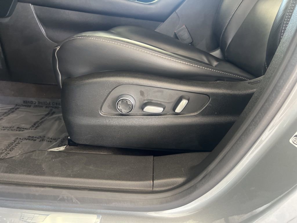 Used 2024 Cadillac XT4 Premium Luxury image 43