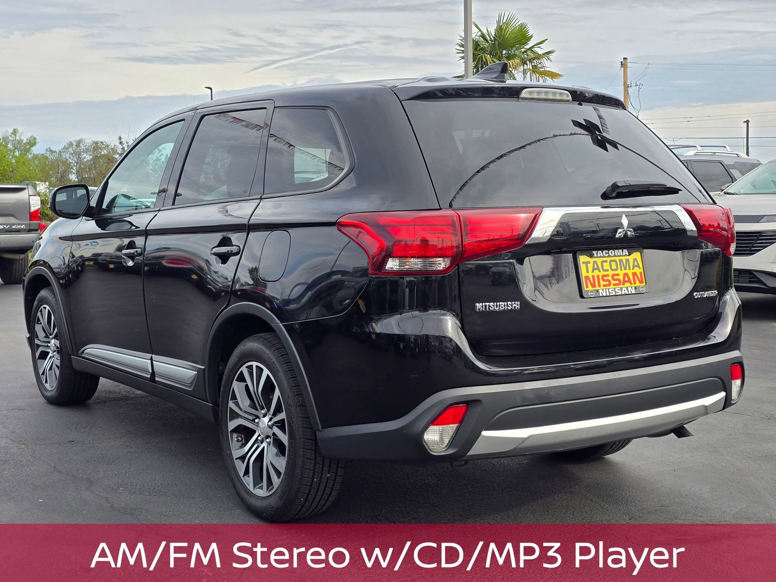 Used 2017 Mitsubishi Outlander ES image 3