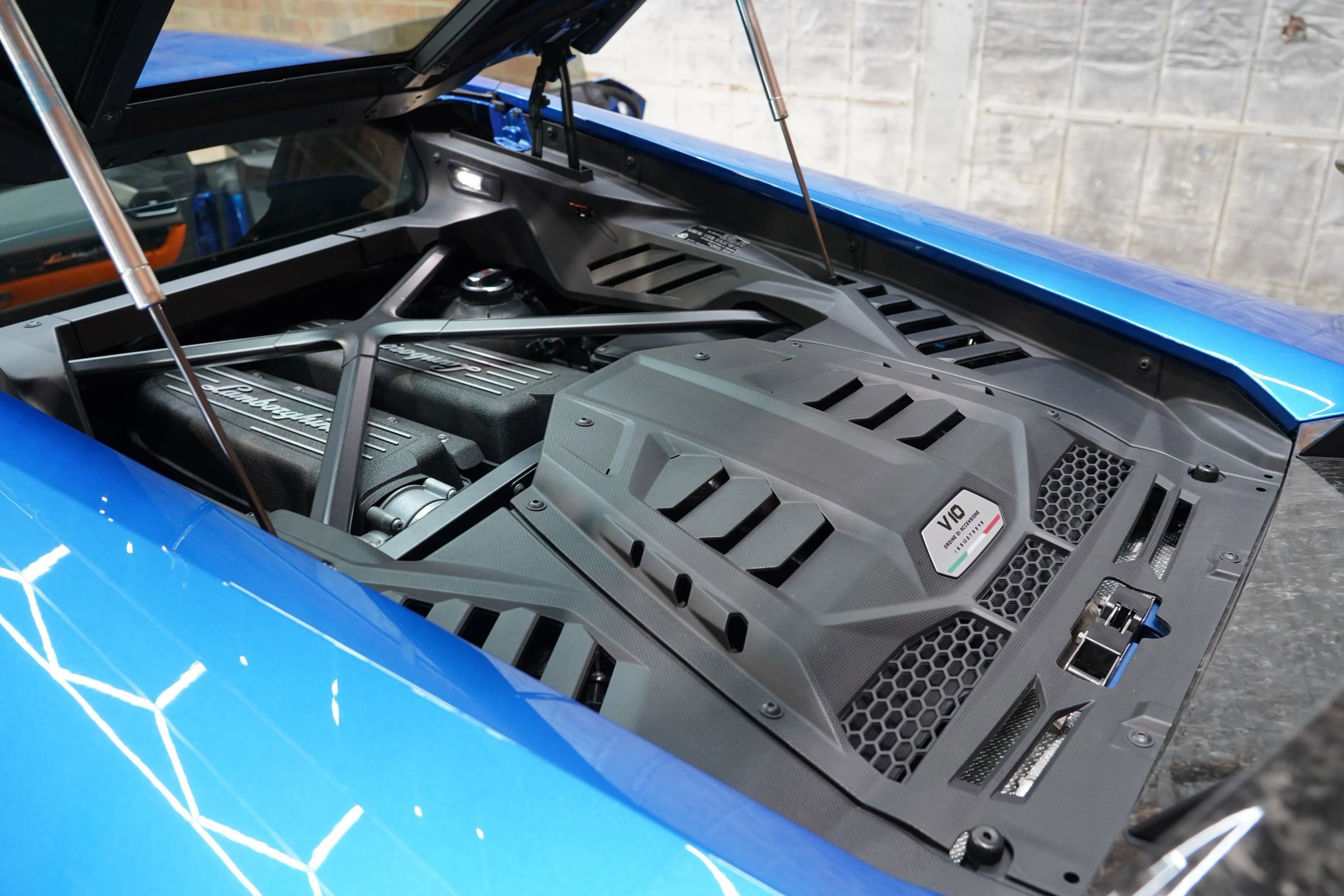 Used 2020 Lamborghini Huracan EVO image 38