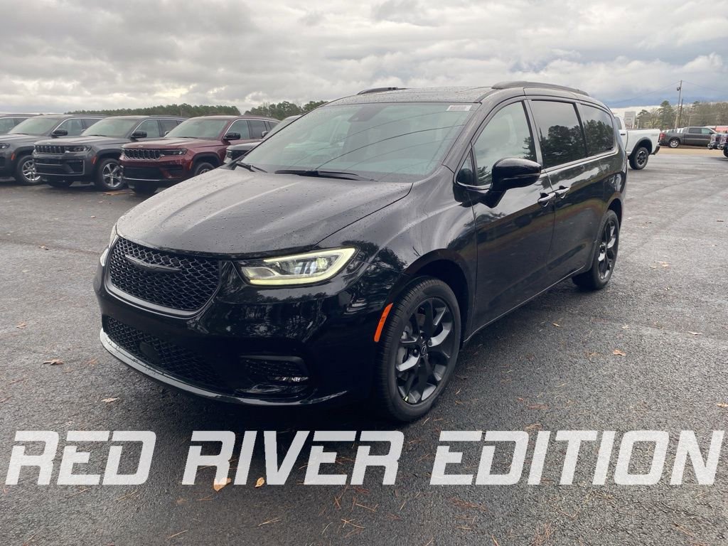 New 2026 Chrysler Pacifica Limited w/ S Appearance Package image 1