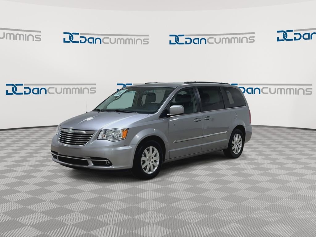 Used 2016 Chrysler Town & Country Touring image 4