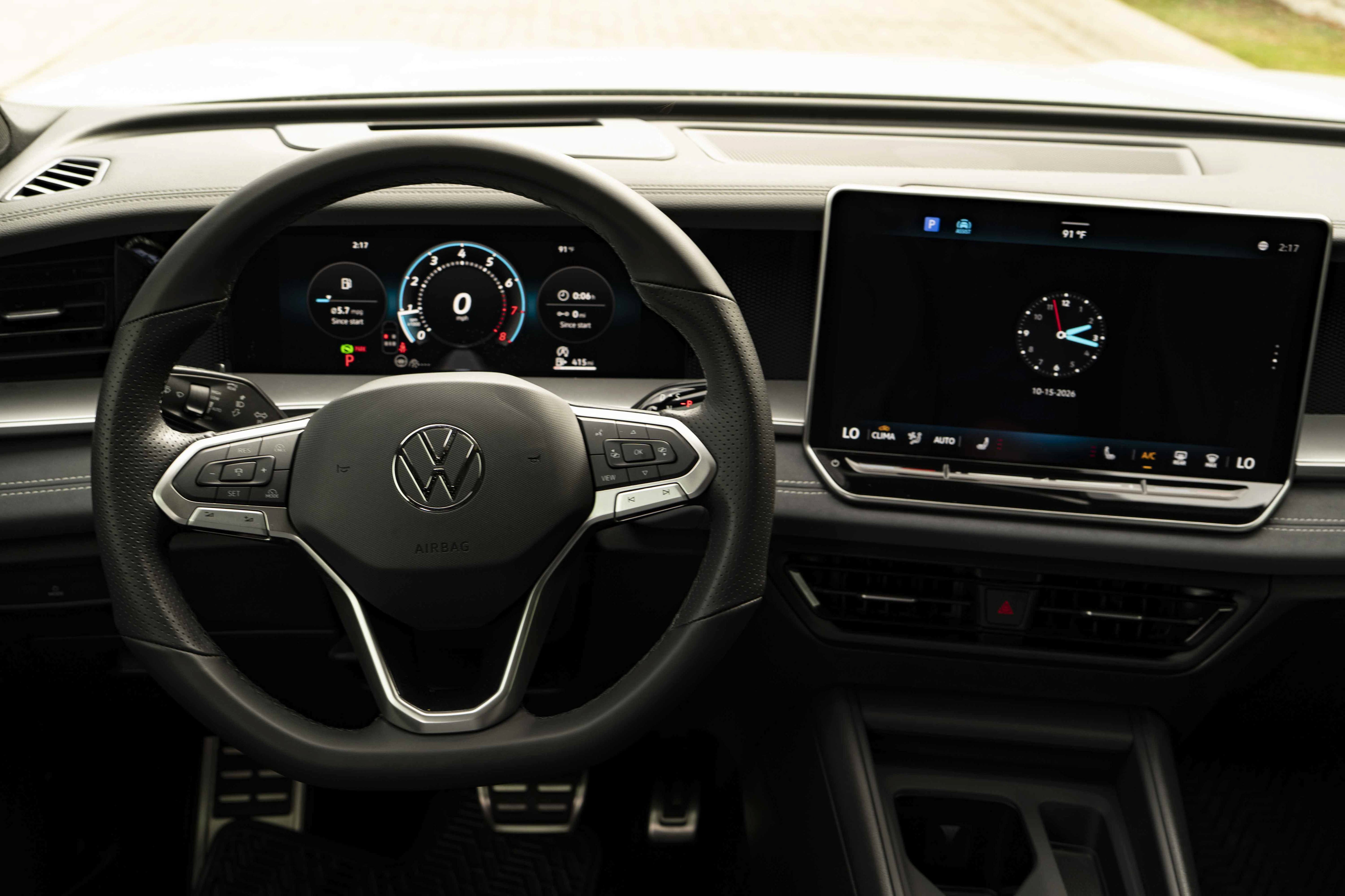 Certified 2026 Volkswagen Tiguan SE R-Line FWD image 18