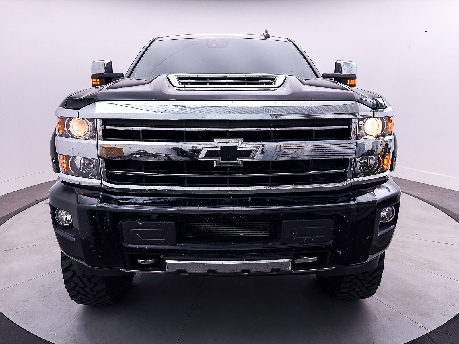 Used 2019 Chevrolet Silverado 2500 High Country w/ Duramax Plus Package image 4