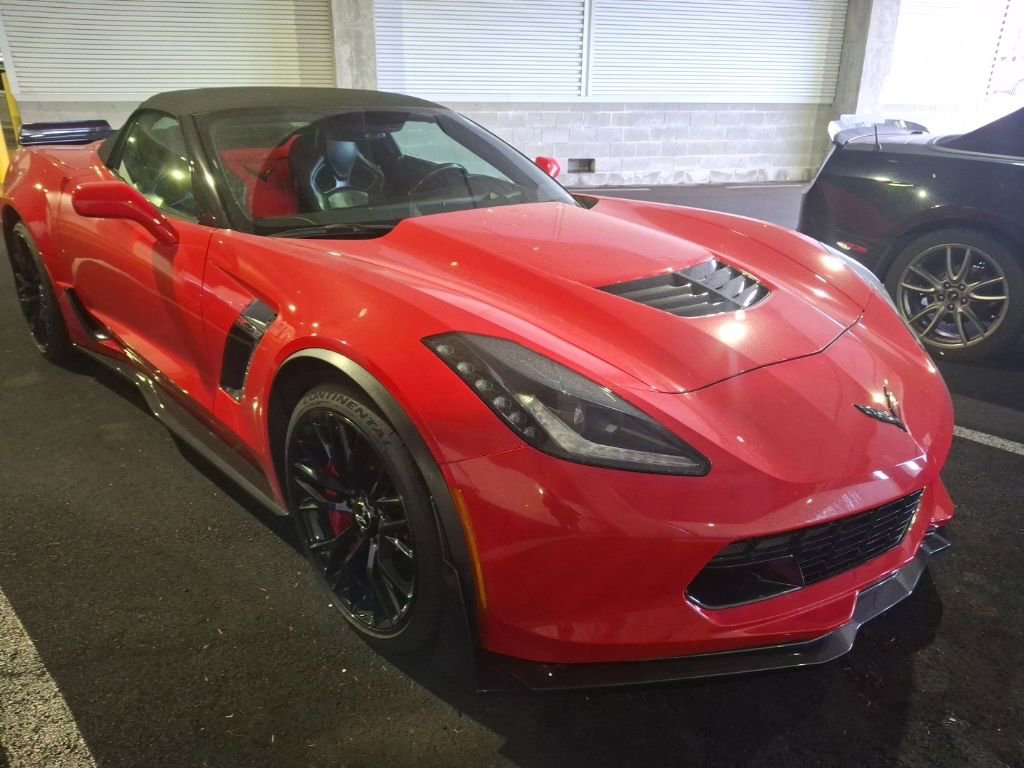 Used 2015 Chevrolet Corvette Z06 w/ 3LZ Preferred Equipment Group image 2