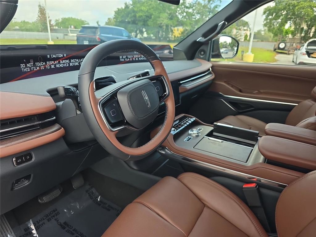 New 2026 Lincoln Navigator Reserve AWD/4WD image 18