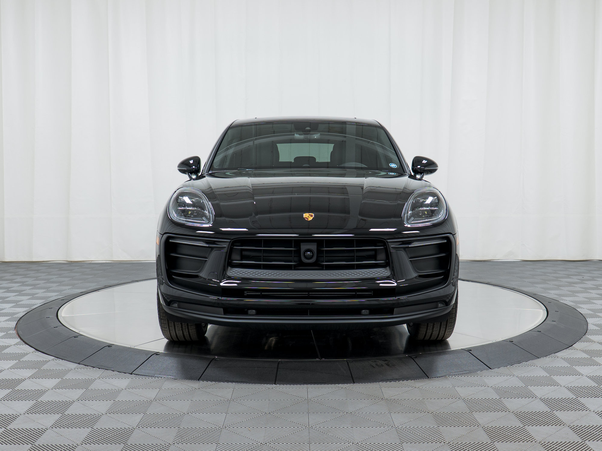 Used 2026 Porsche Macan AWD/4WD image 10