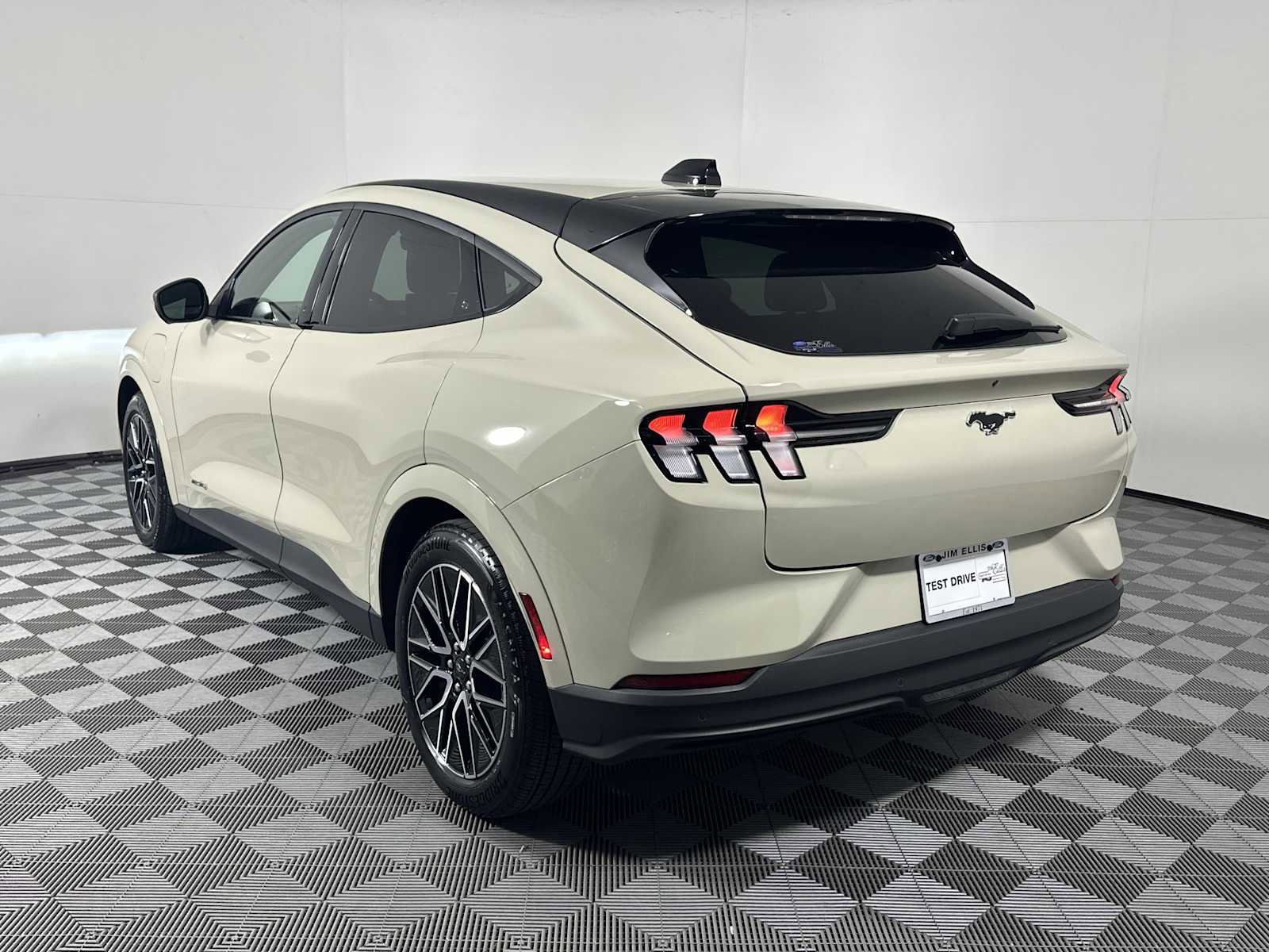 Used 2025 Ford Mustang Mach-E Premium AWD/4WD image 5