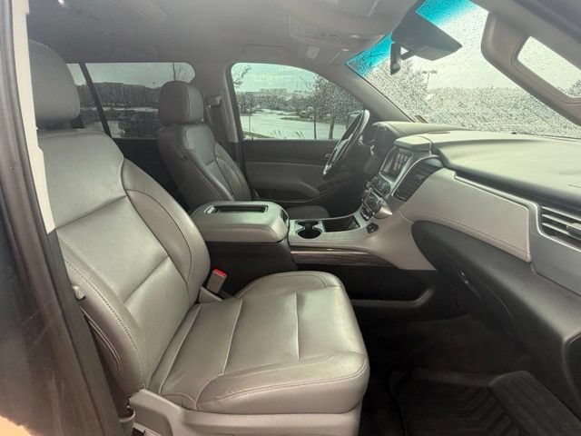 Used 2020 Chevrolet Suburban LT w/ RST Edition AWD/4WD image 32