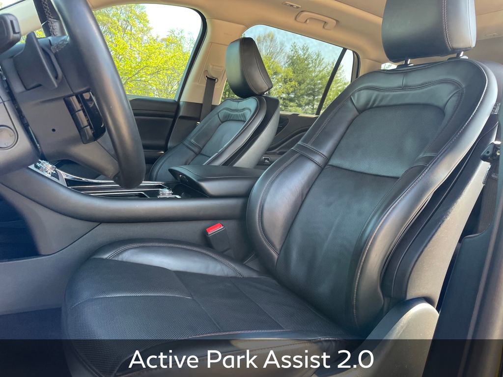 Used 2023 Lincoln Aviator Reserve w/ Equipment Group 201A image 16