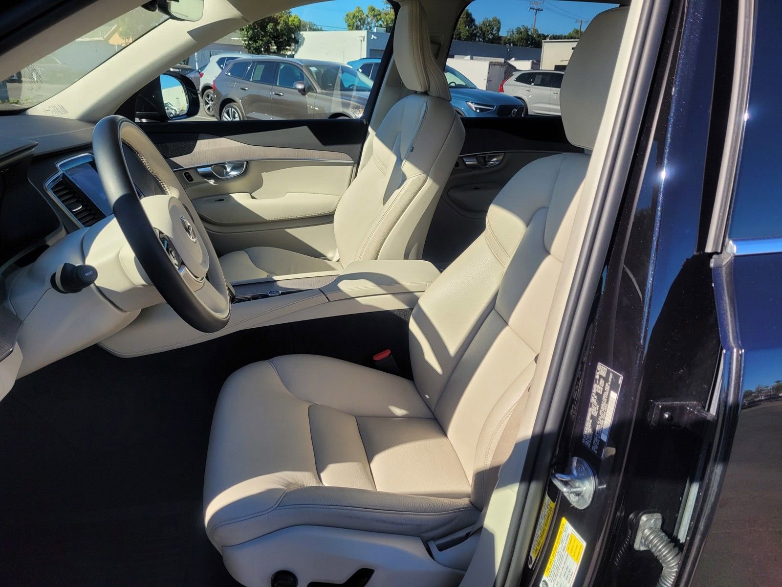 Certified 2023 Volvo XC90 B6 Plus w/ Protection Package Premier AWD/4WD image 9