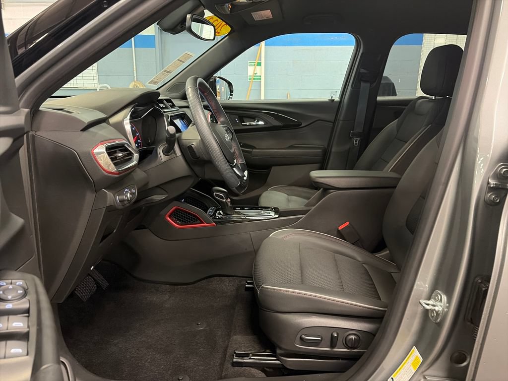Used 2023 Chevrolet TrailBlazer RS w/ Convenience Package AWD/4WD image 19