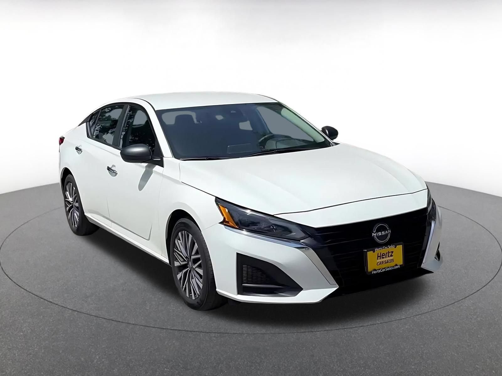 Used 2025 Nissan Altima 2.5 SV FWD image 3