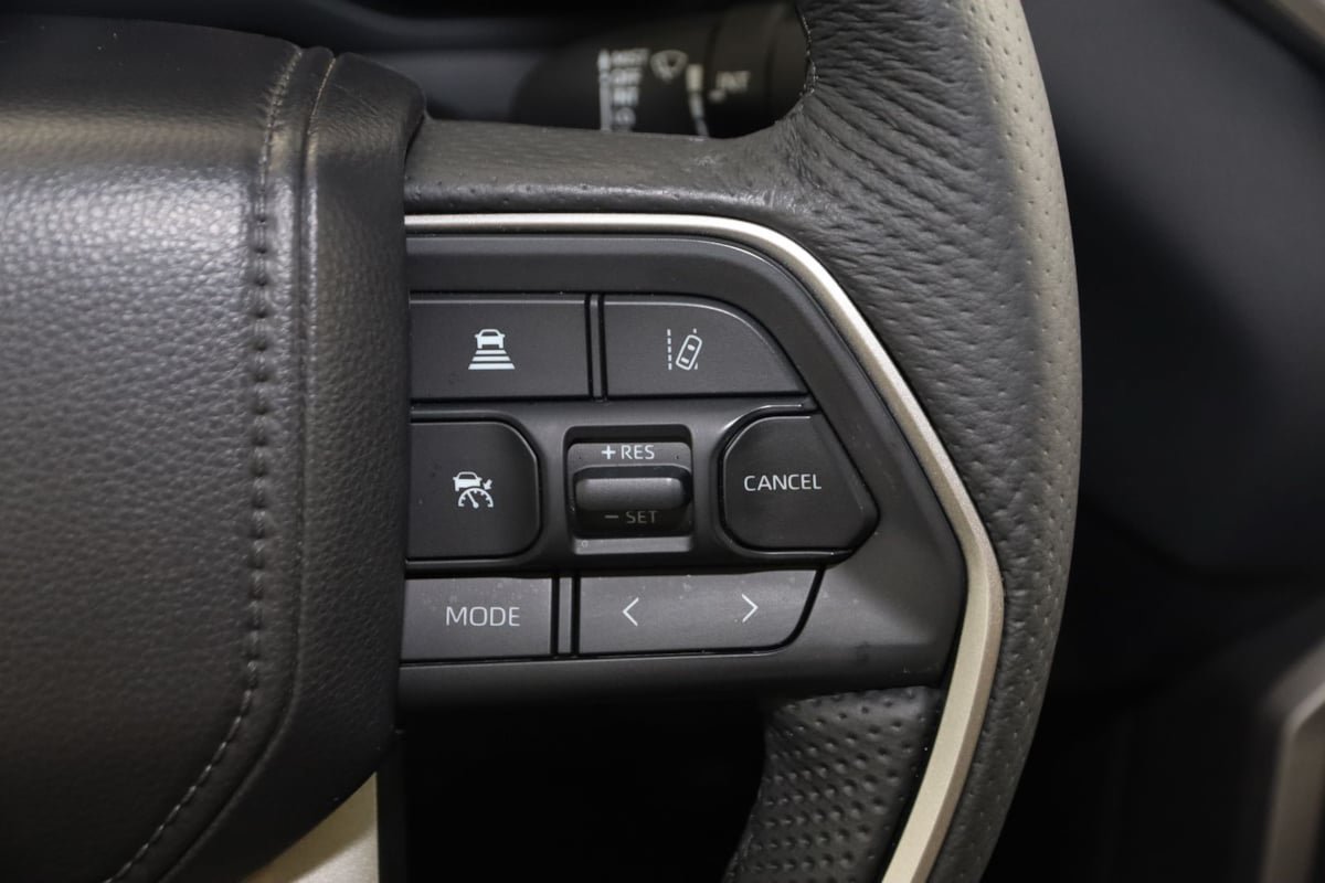 Used 2025 Toyota Tundra Limited AWD/4WD image 34