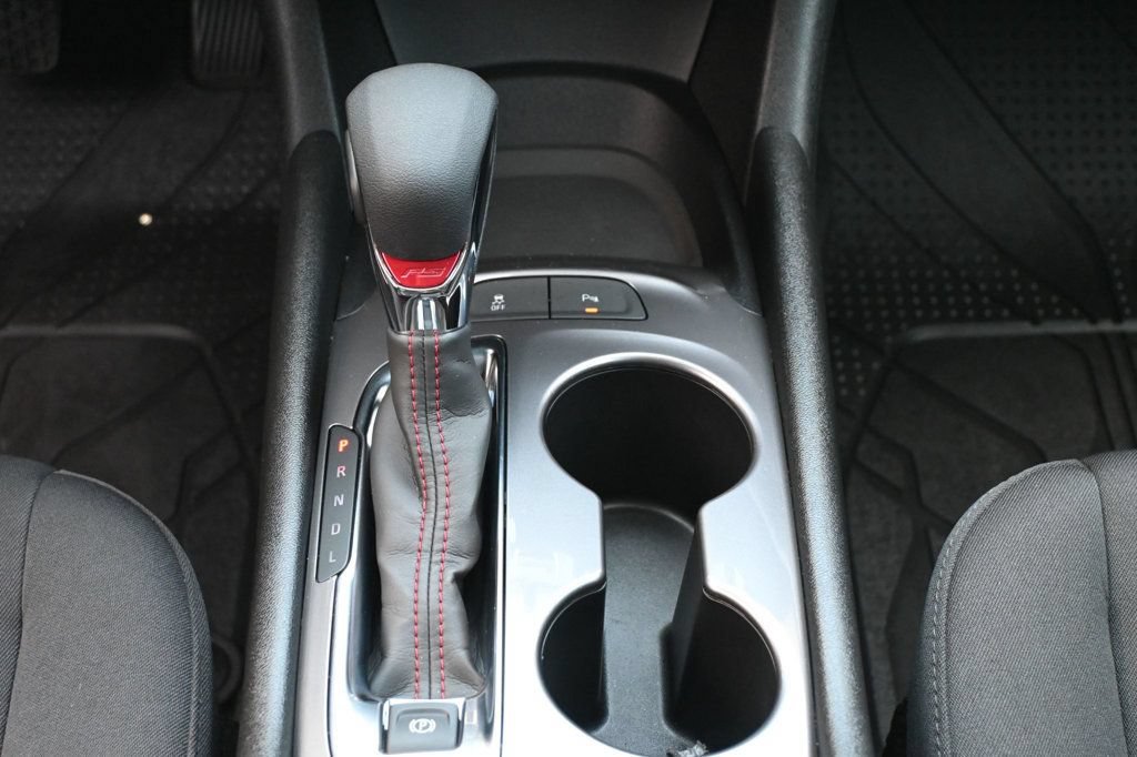Used 2025 Chevrolet Malibu RS FWD image 13