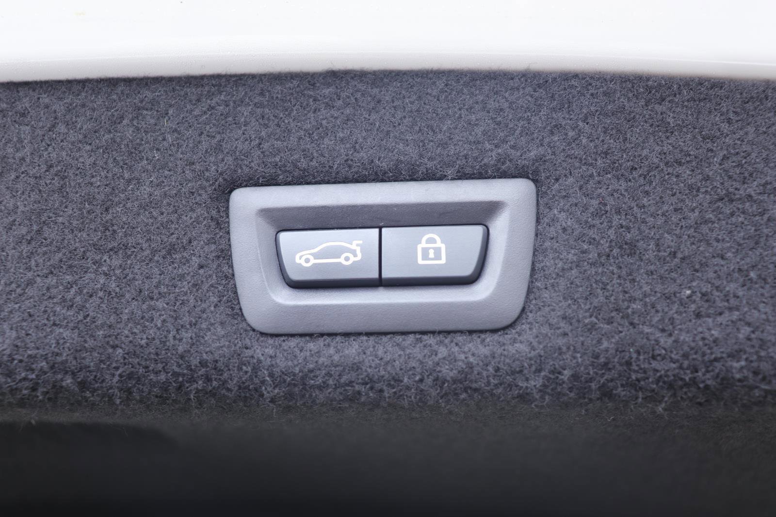 Used 2016 BMW 750i image 14