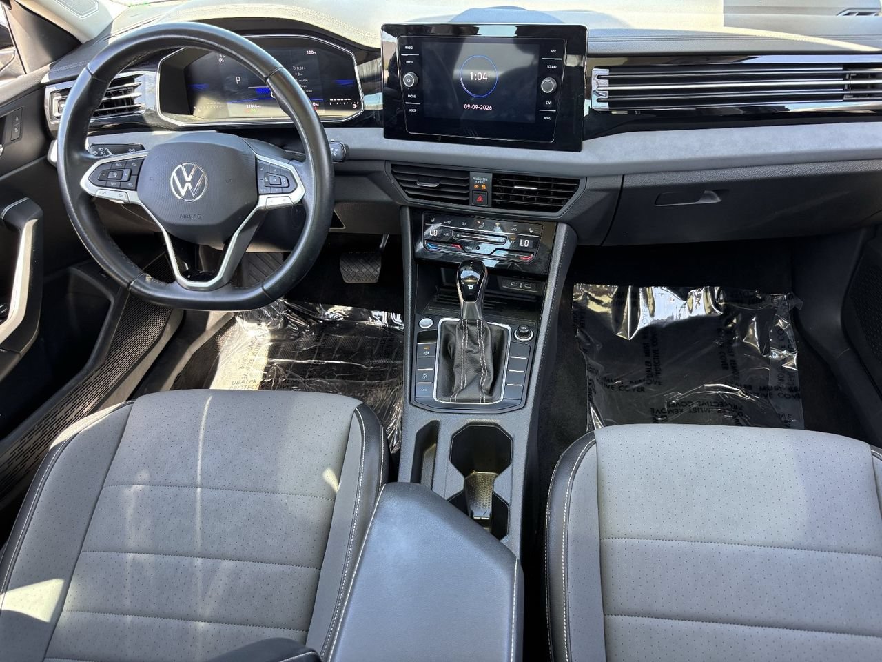 Used 2025 Volkswagen Jetta SE FWD image 13