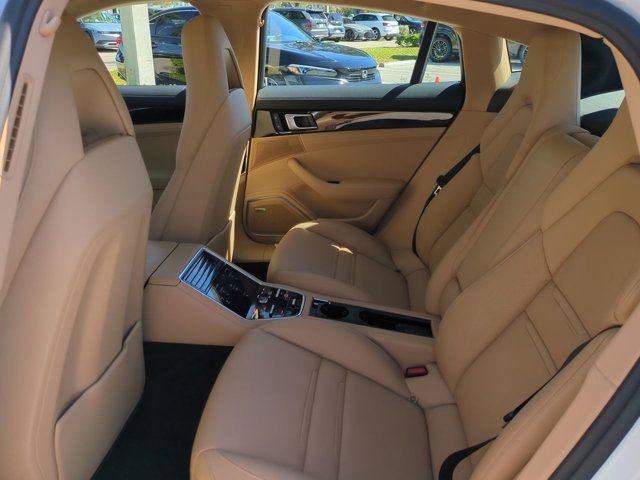 Used 2022 Porsche Panamera image 13