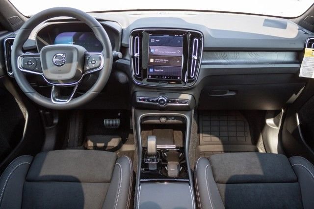 Used 2024 Volvo C40 P8 Recharge Plus w/ Climate Package image 13