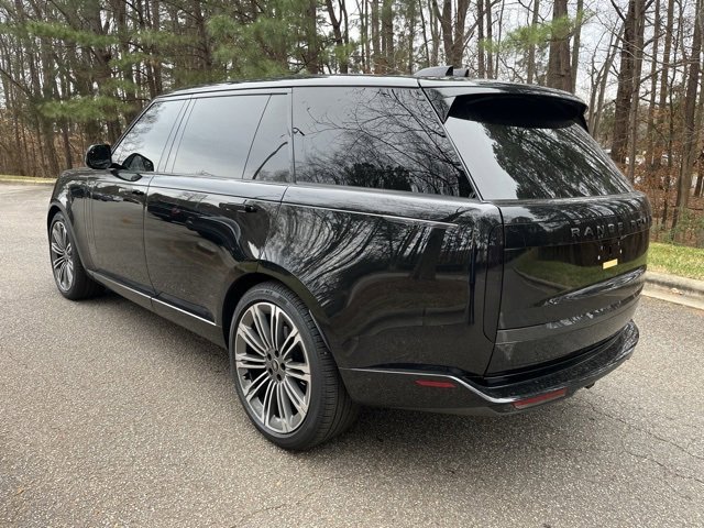Used 2025 Land Rover Range Rover Long Wheelbase SE image 7