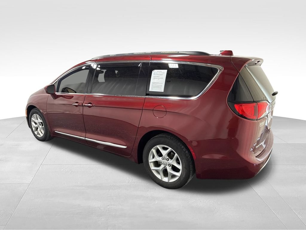 Used 2017 Chrysler Pacifica Touring-L w/ Tire & Wheel Group FWD image 8