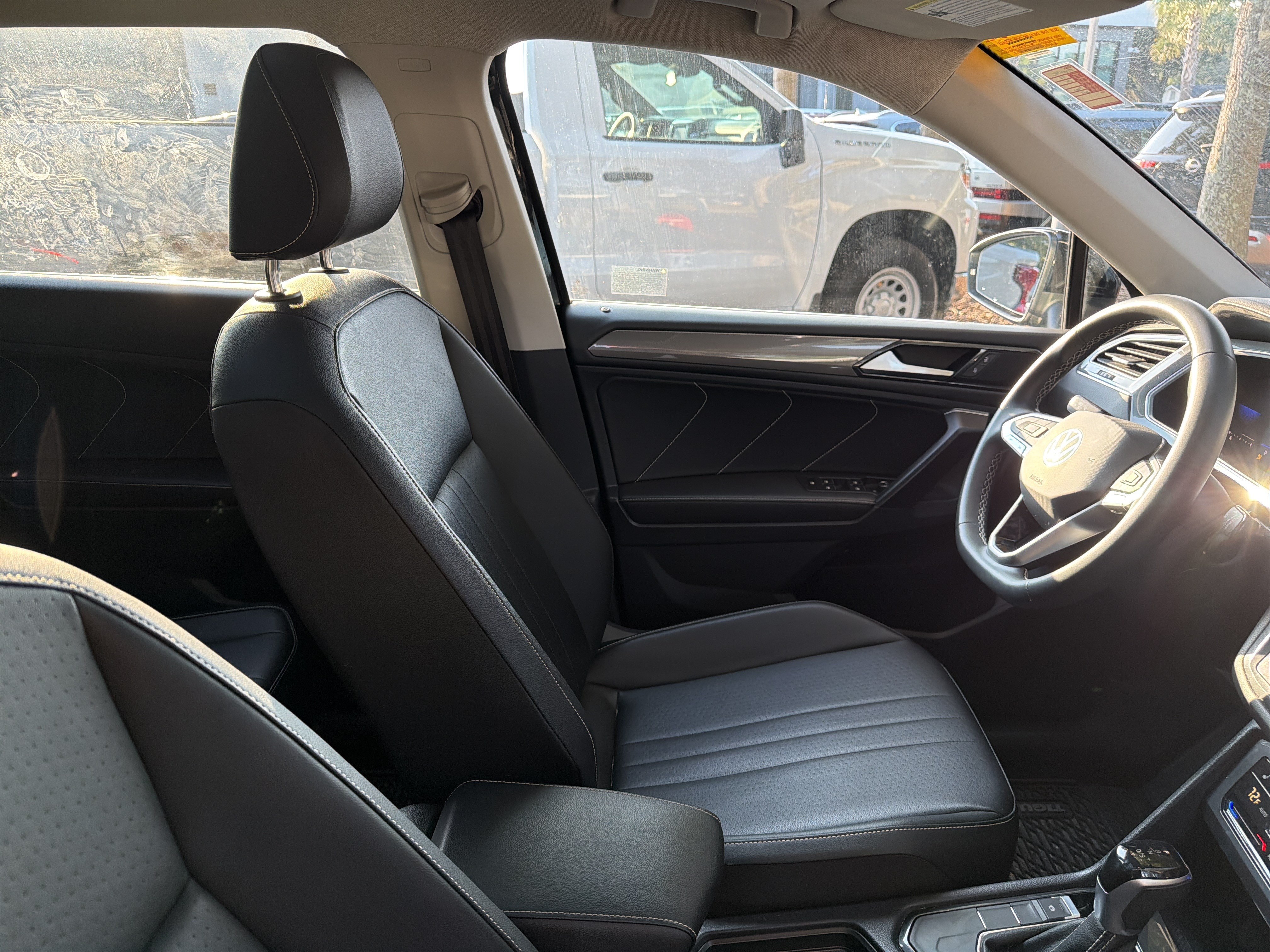 Used 2022 Volkswagen Tiguan SE FWD image 44