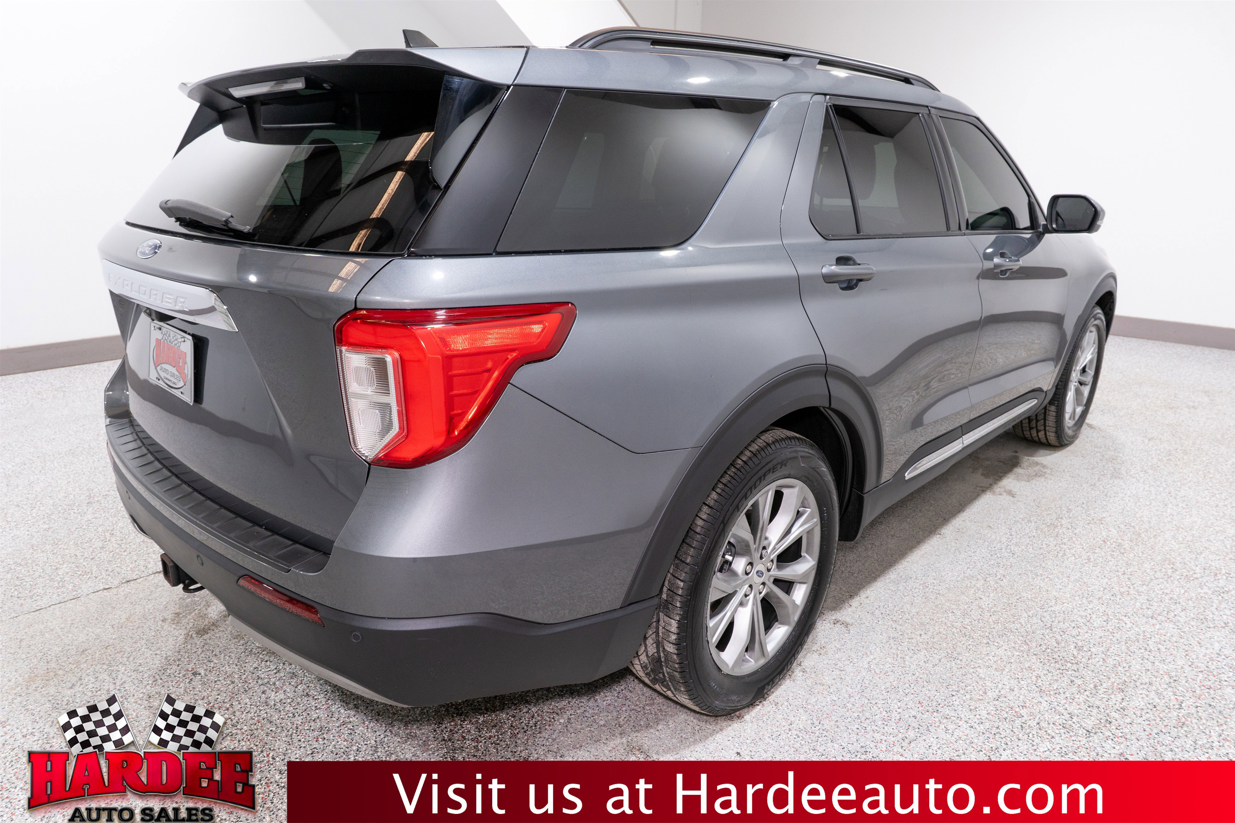 Used 2022 Ford Explorer XLT w/ Equipment Group 202A image 5