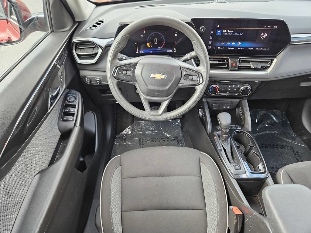 Used 2025 Chevrolet TrailBlazer LT FWD image 12