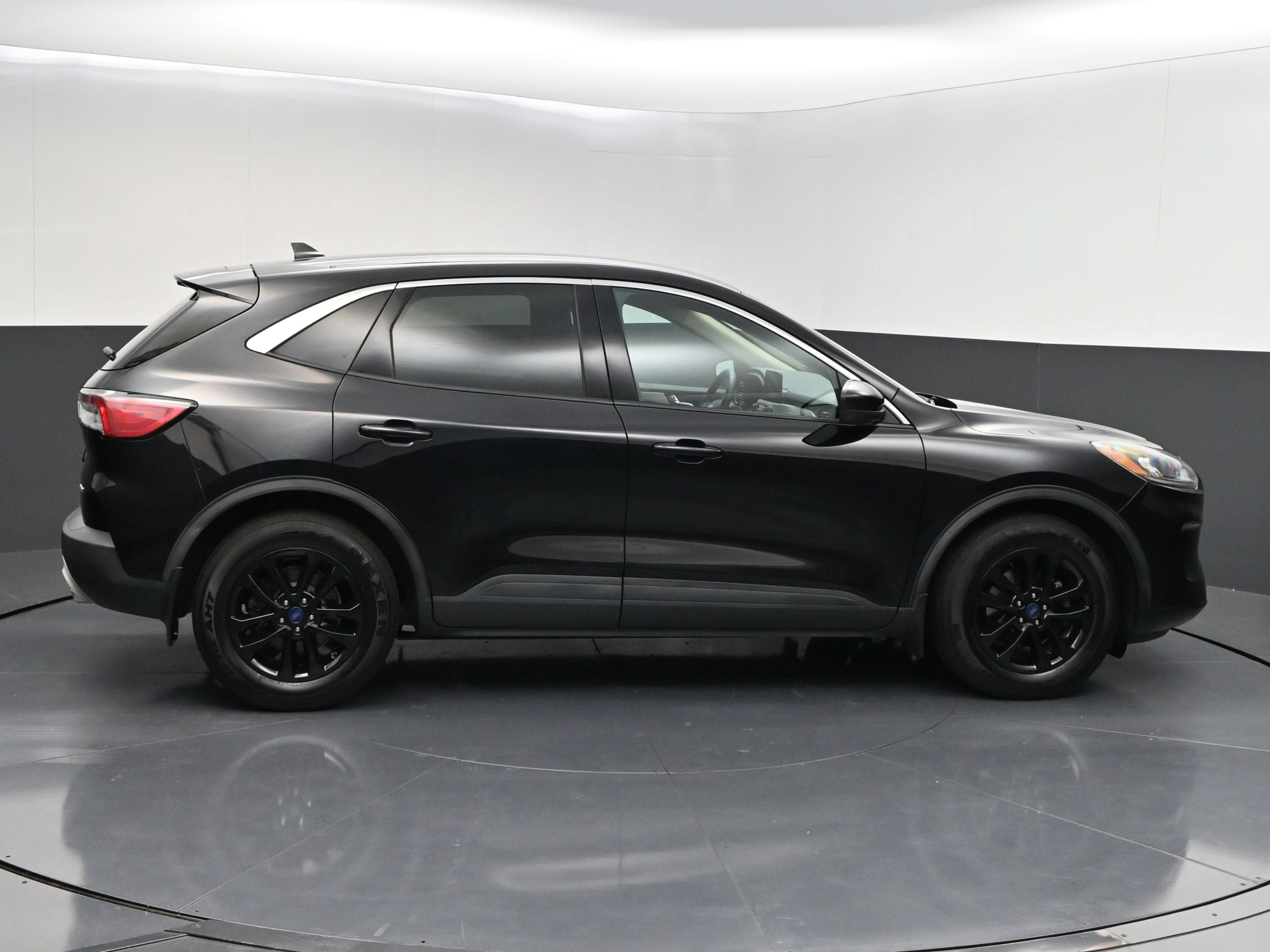 Used 2020 Ford Escape SE FWD image 9