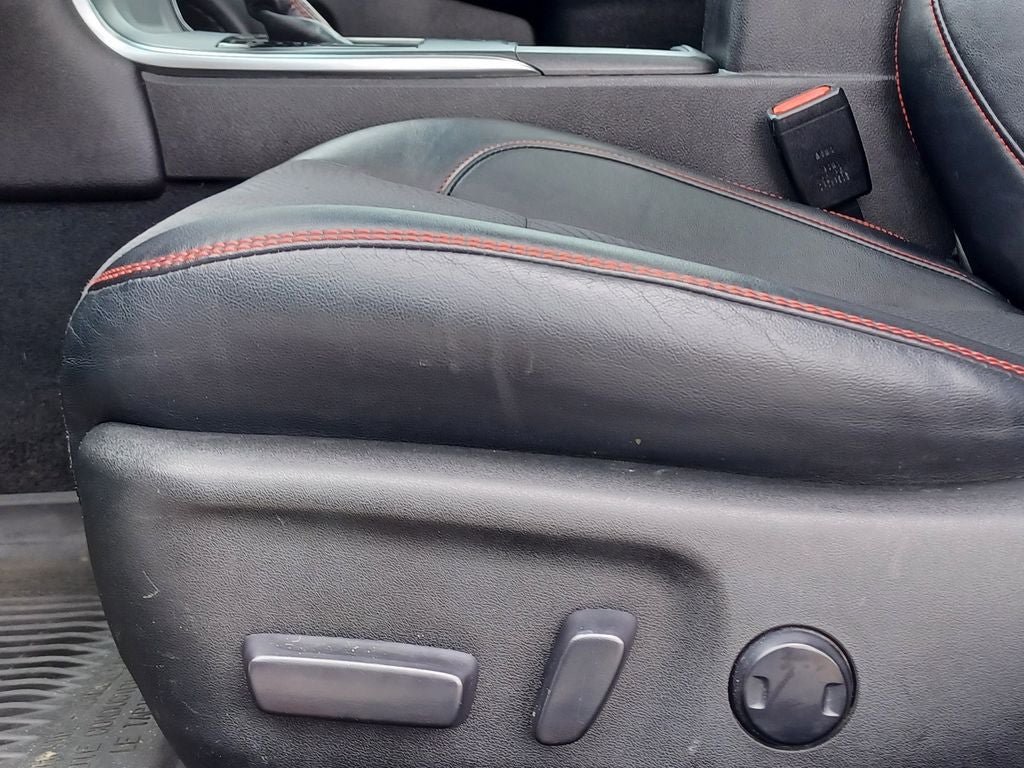 Used 2016 Toyota Camry SE w/ Moonroof Package FWD image 10