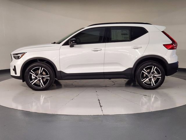 New 2026 Volvo XC40 B5 Core AWD/4WD image 5