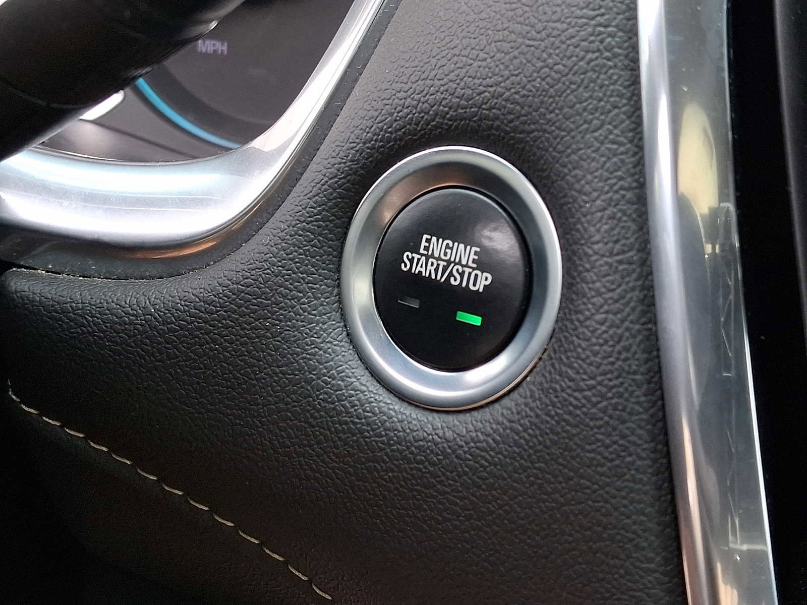 Used 2023 Chevrolet Traverse LT image 23