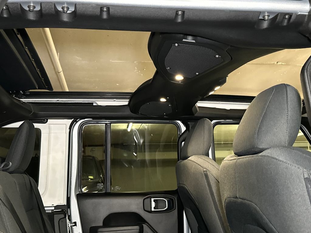 Used 2024 Jeep Wrangler Unlimited image 13
