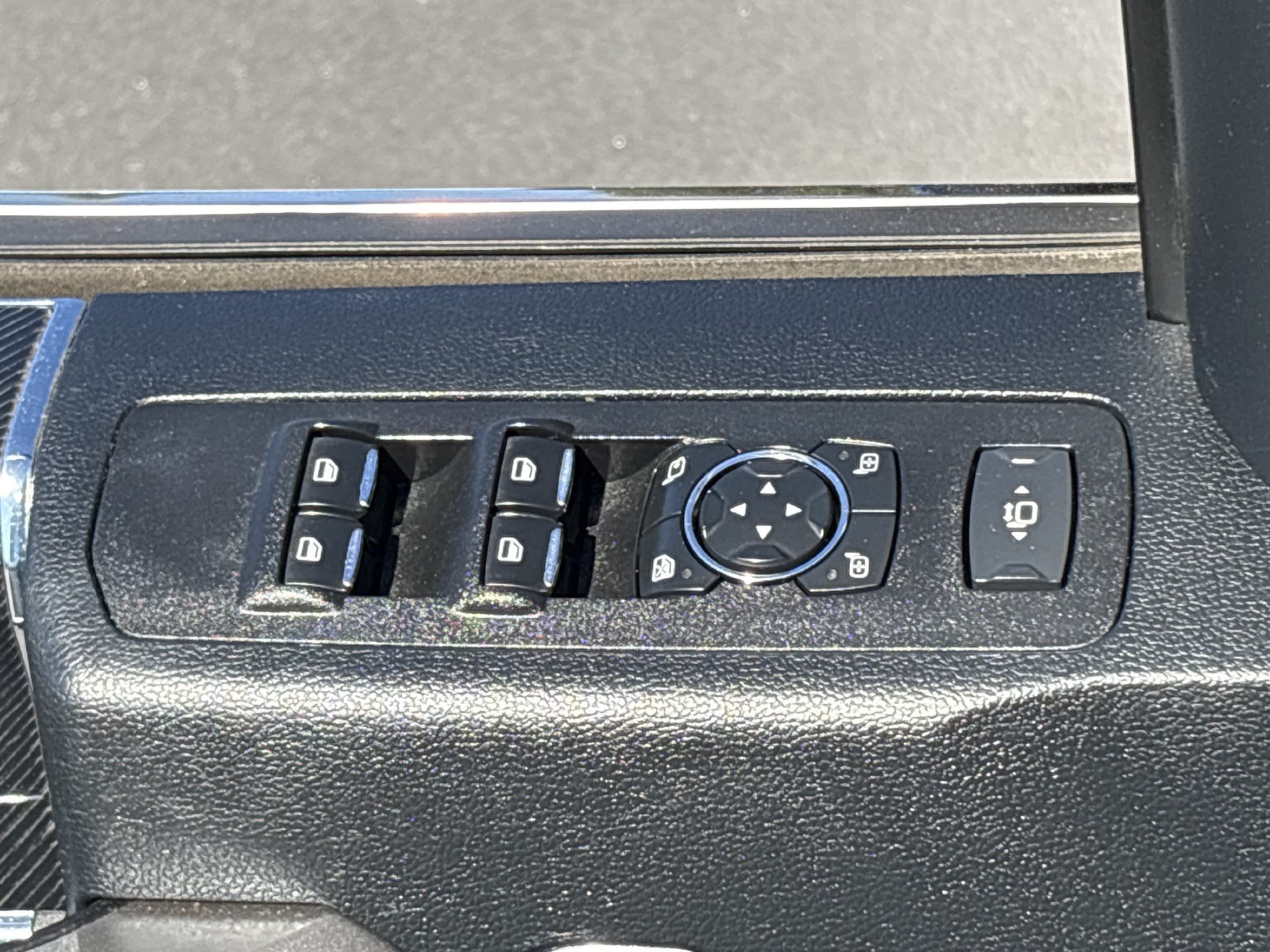 Used 2021 Ford F250 Platinum w/ FX4 Off-Road Package AWD/4WD image 13