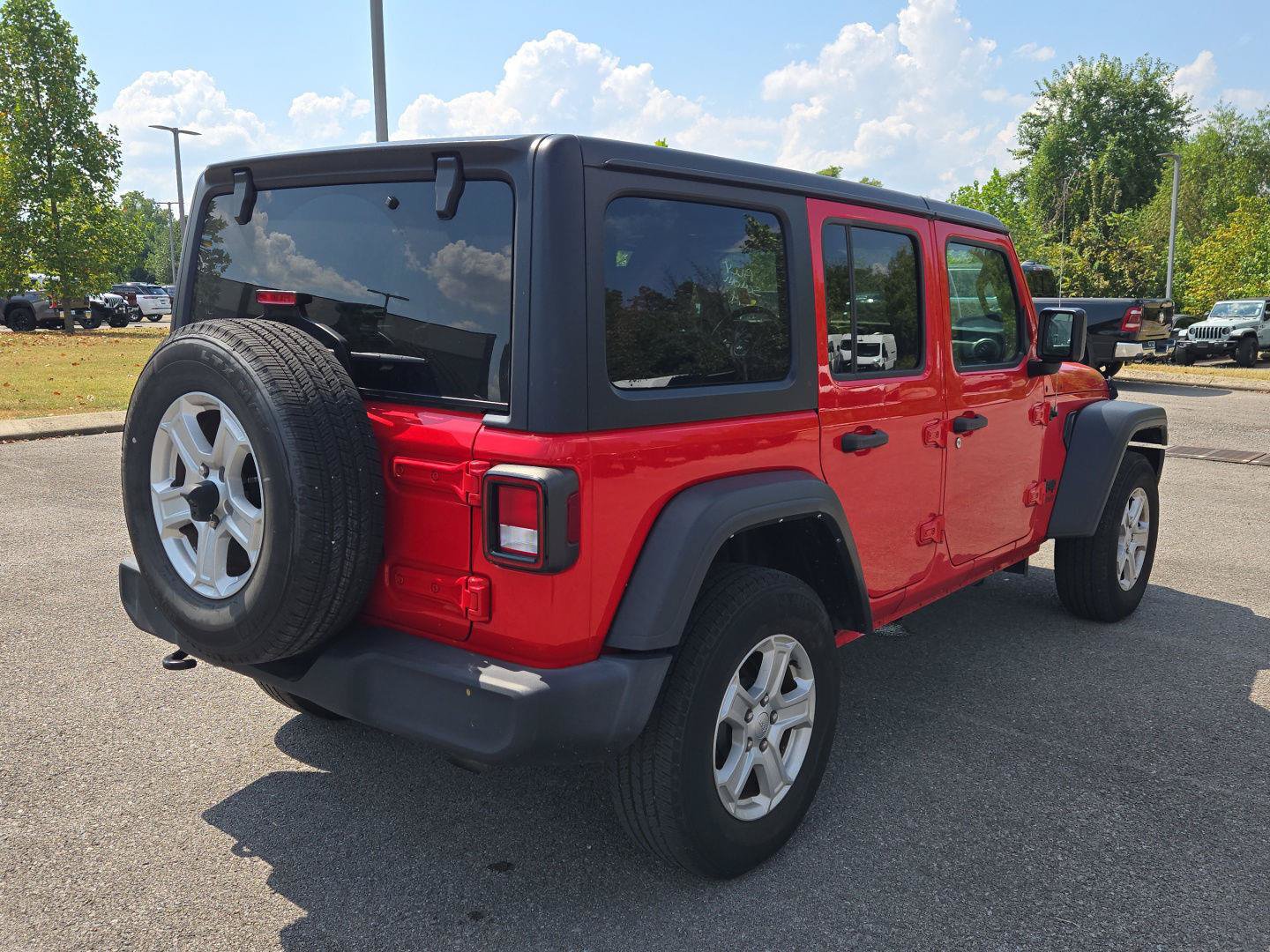 Used 2022 Jeep Wrangler Unlimited Sport AWD/4WD image 7