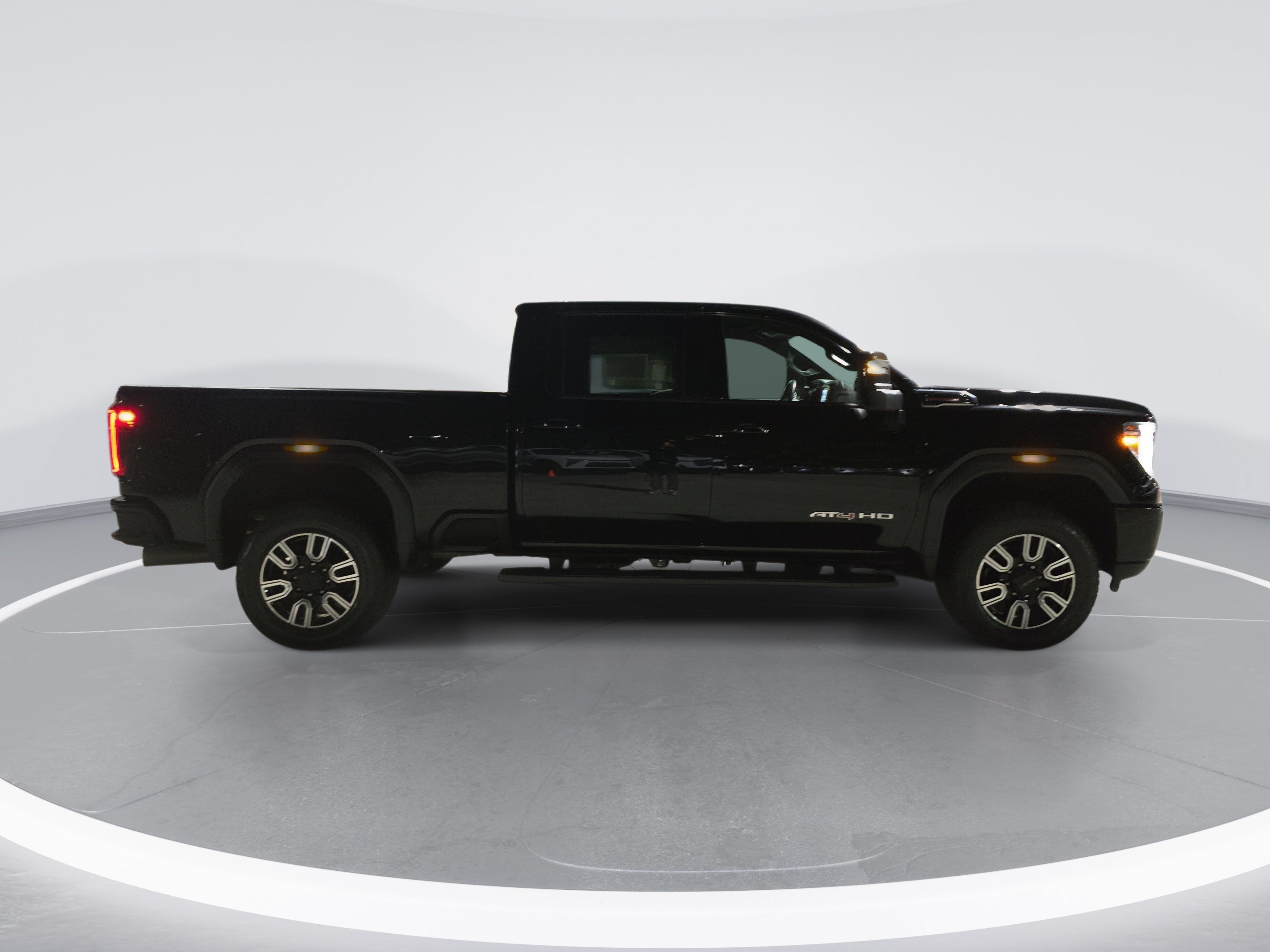 Used 2022 GMC Sierra 2500 AT4 w/ Gooseneck/5TH Wheel Package AWD/4WD image 2