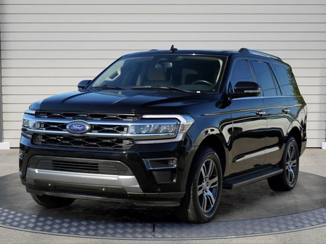 Used 2024 Ford Expedition Limited image 3
