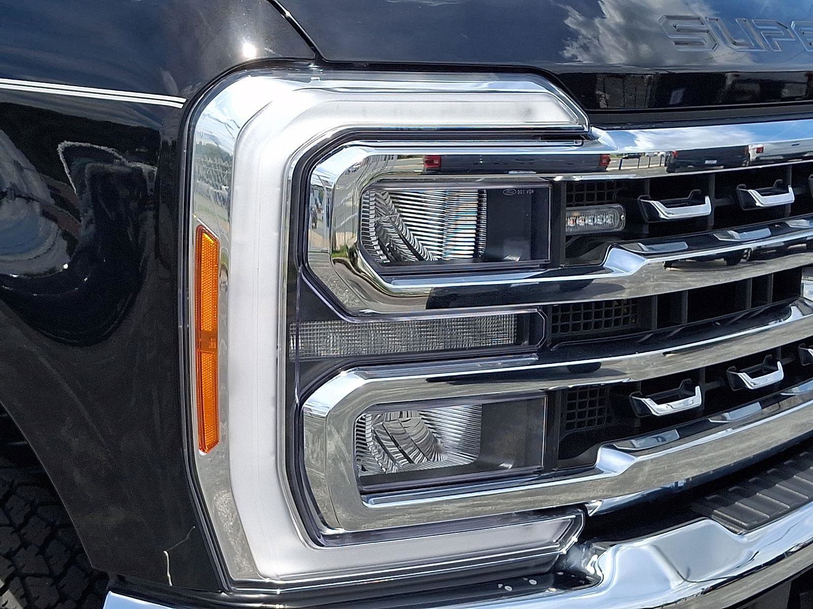 Used 2023 Ford F250 Lariat w/ Lariat Ultimate Package AWD/4WD image 9