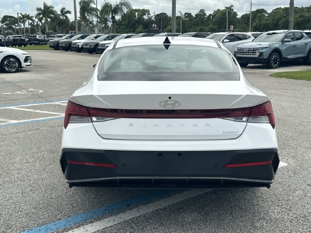 Certified 2024 Hyundai Elantra Limited FWD image 7