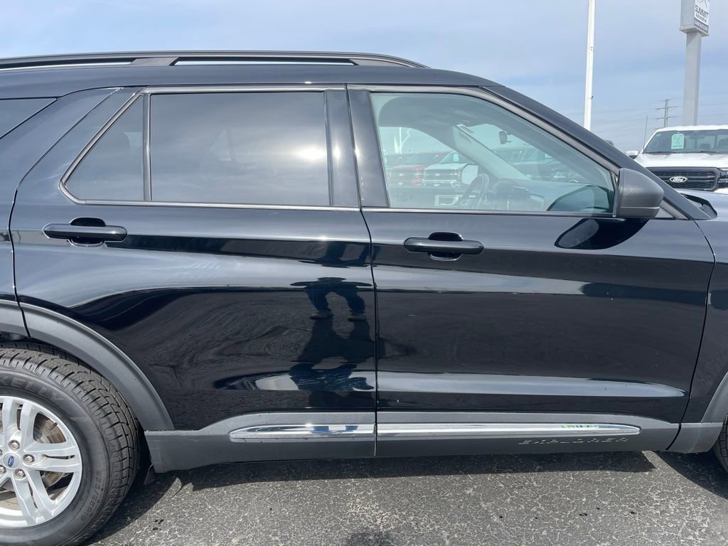 Used 2023 Ford Explorer XLT w/ Equipment Group 202A AWD/4WD image 38