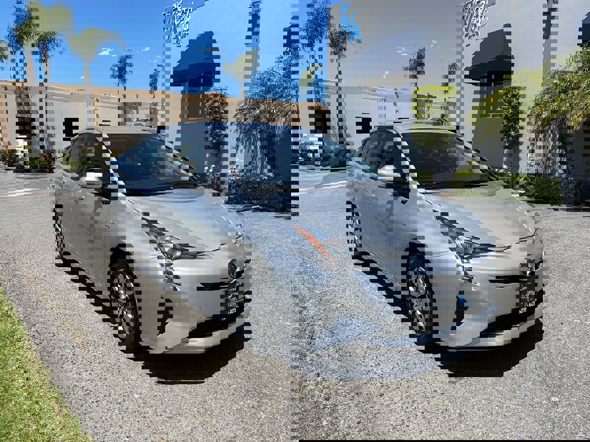 Used 2018 Toyota Prius Three image 3