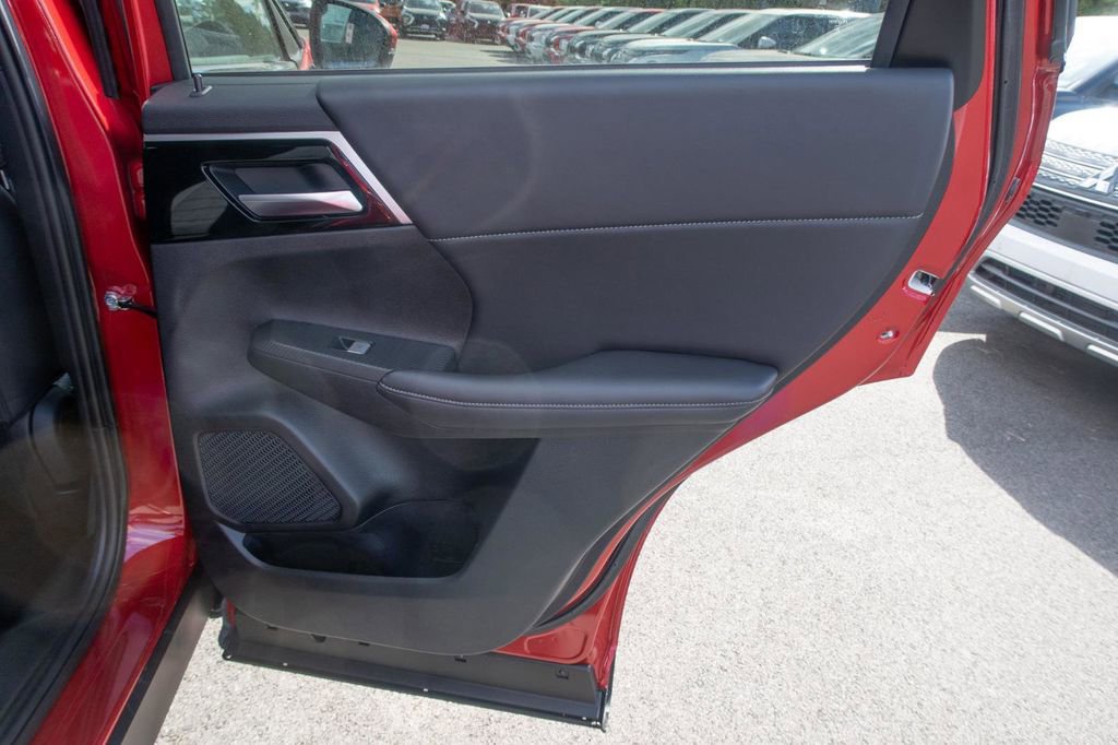 New 2025 Mitsubishi Outlander 4WD Plug-In Hybrid image 21