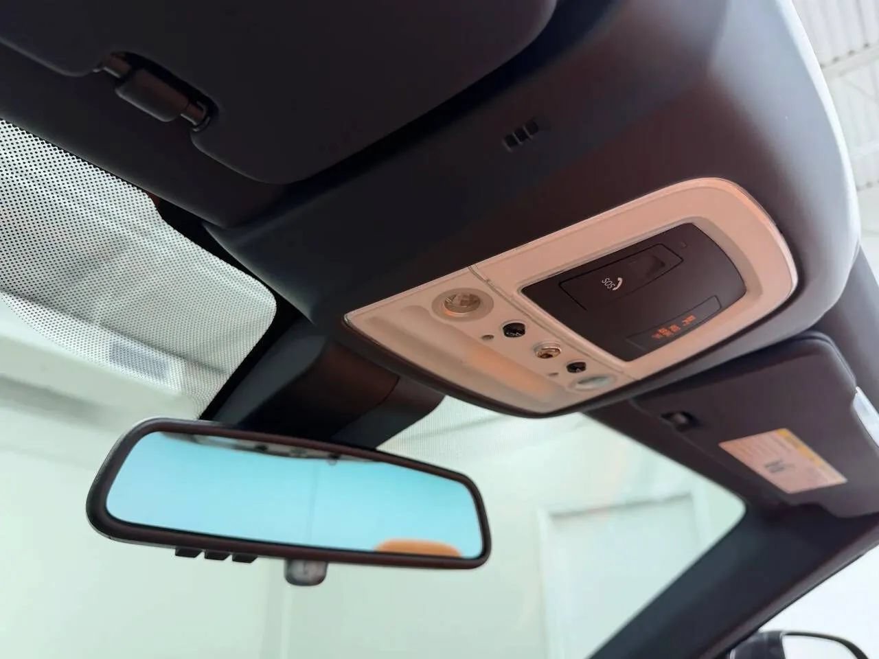 Used 2017 Rolls-Royce Dawn RWD image 27