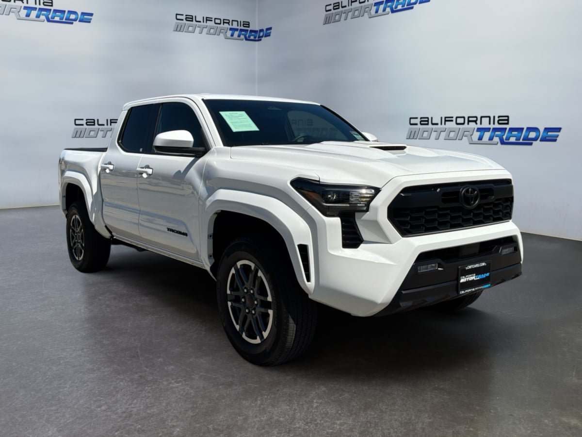 Used 2025 Toyota Tacoma TRD Sport AWD/4WD image 3