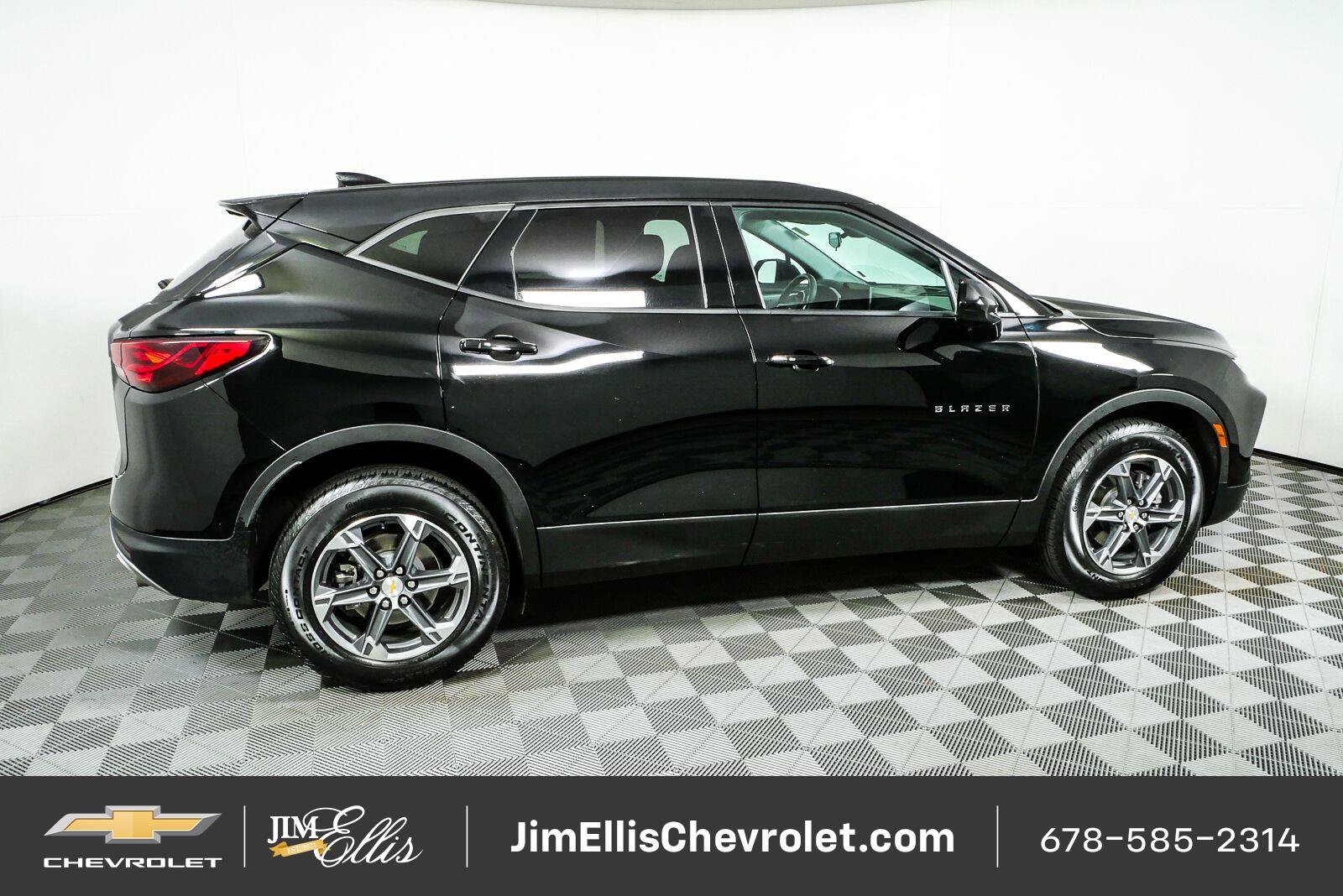 Certified 2025 Chevrolet Blazer LT AWD/4WD image 2