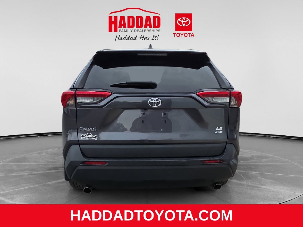Used 2021 Toyota RAV4 LE AWD/4WD image 4